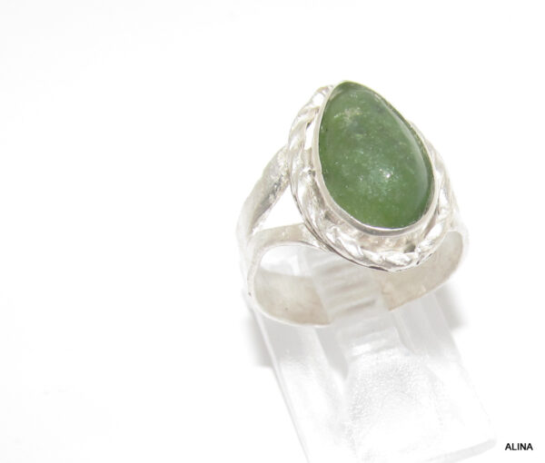 Anillo "Gota de jade"