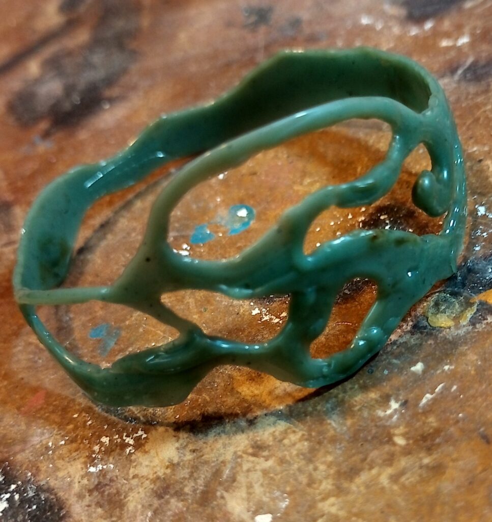 pulsera hecha por una alumna(Mirta Rábano)