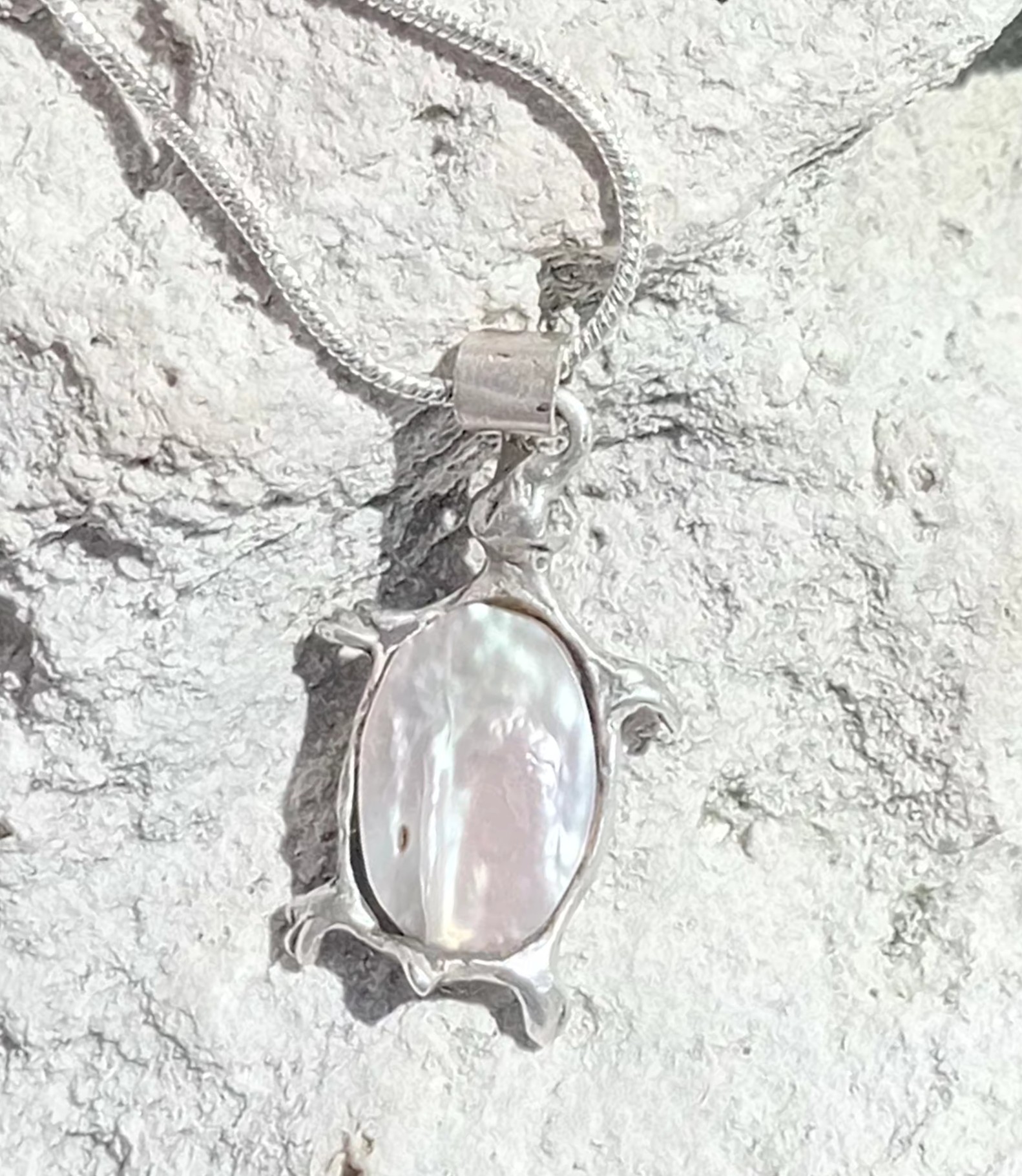 Colgante"Tortuguita"(plata 925/perla barroca)