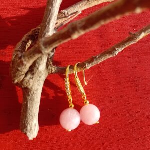 Aros bañados en oro, "Lujo inquieto"